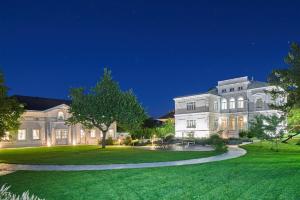 Villa Romana Apartments with Terrace & Private Entrance