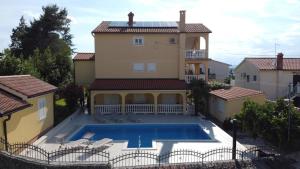 Apartments Šerbečić