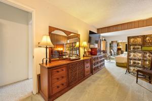 Stay at Grandmas Entire Home with Yard & Balcony