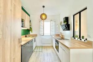 The Wild I Close to downtown and the beach