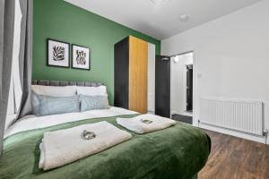 NEW! 4BR 4BATH, Perfect for Contractors, Smart TVs, WiFi