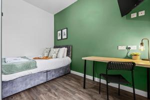 NEW! 4BR 4BATH, Perfect for Contractors, Smart TVs, WiFi