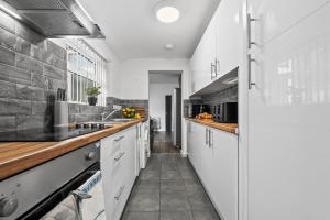 NEW! 4BR 4BATH, Perfect for Contractors, Smart TVs, WiFi