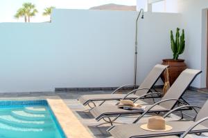 Villa Achaman - Peace, Sea Views and Heated pool