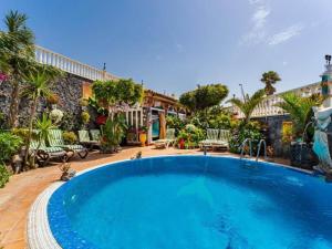 Apartment with communal pool and garden