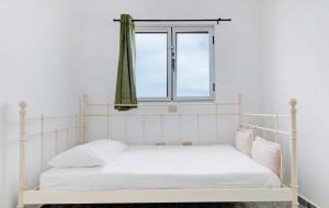 wonderful tila house, facing the sea