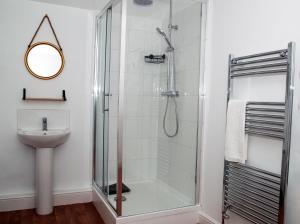 Rose Cottage, Kepwick Village with Hot Tub - Rural Location