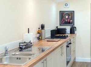 Rose Cottage, Kepwick Village with Hot Tub - Rural Location