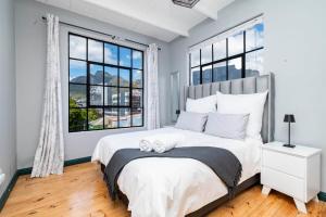 Modern 2-Bedroom Apartment with Mountain views