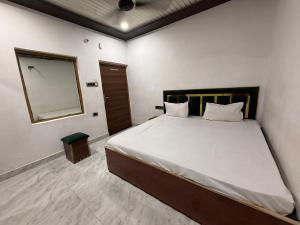 Shri Radha Rani Dham Near by Mathura Junction Railway Station