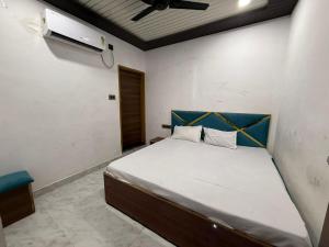 Shri Radha Rani Dham Near by Mathura Junction Railway Station