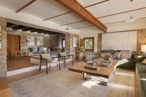 Masia elegant amb jardí i piscina