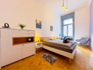 Rose House - Modern 5BR Home in Central Budapest AC