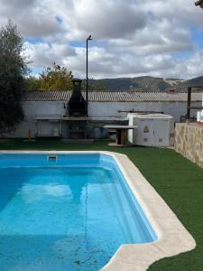 Agradable casa con piscina en la serranía.