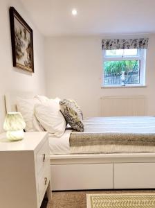 Walk to town, families & friends, easy parking