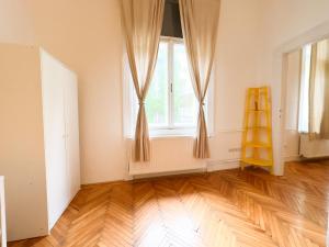 Peaceful Central 1BR with AC - Yellow House