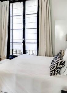 8 chambres, Av des Champs-Elysées