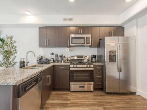 Downtown Oasis - Gym & Courtyard Fire Pit