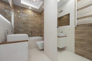 Służewiec Warsaw Bright Apartment with Garden&Parking by Noclegi Renters