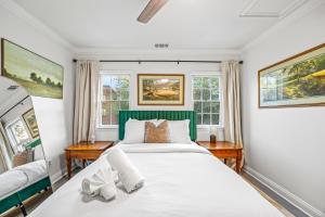 - Free Parking & 5-Min Walk To Metro - Book Now!