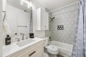 - Free Parking & 5-Min Walk To Metro - Book Now!