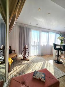 ATTRAIT Studio LAtelier Vert view and terrace