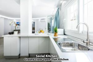 Villa Fiesta Las Americas up to 14 Guests Party Stay