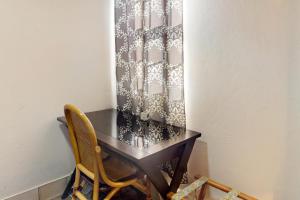 Sunset King Suite at Hummingbird Home Suites Gold Standard Certified