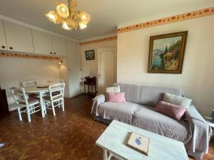 4PA44 appartement avec piscine et parking