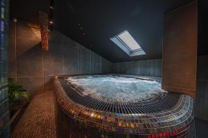 Jacuzzi apartamentai RED penthouse