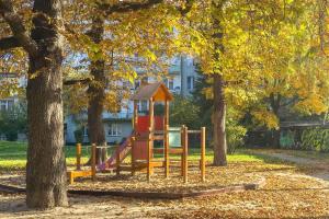 Elegant Apartment in Wrocław Center with Desk and Air Conditioned Living Room by Noclegi Renters