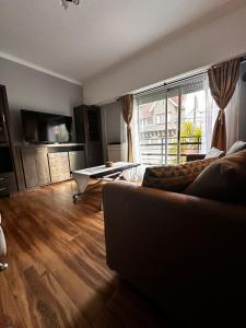 Departamento con cochera equipado a metros del mar!