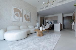 Nasma Luxury stays- Luxury-highfloor-iconic location