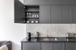 Blueground Stratford pool nr Queen Elizabeth Park LON-689