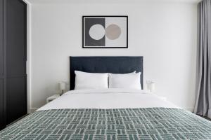 Blueground Stratford pool nr Queen Elizabeth Park LON-689