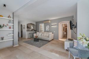 La Caleta Seaside Villa With Pool