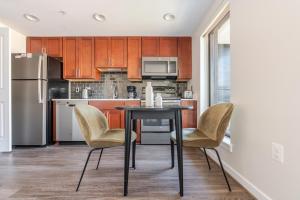 Blueground Ballston pool nr Arlington Cemetery WDC-1061