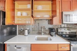 Blueground Ballston pool nr Arlington Cemetery WDC-1061