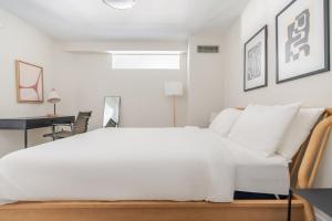 Blueground Ballston pool nr Arlington Cemetery WDC-1061