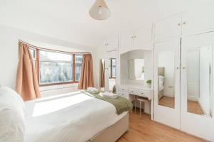 Cosy Harrow home in a popular location