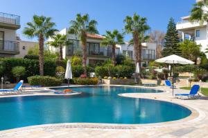 Apartment Fotini - Modern 2BR Stay with Pool & Balcony near the Beach