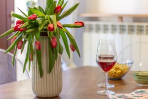Style Shelter With Garden Near Downtown