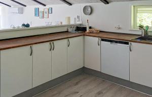 Nice Home In Hadsund With 2 Bedrooms