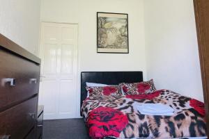 3Bed Apartment Sleeps 6 - Free Parking Wifi
