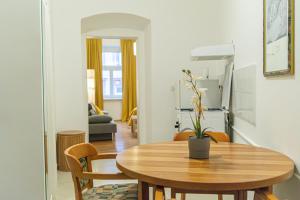 Lovely 1BR Apt Near Westbahnhof for Long Stays