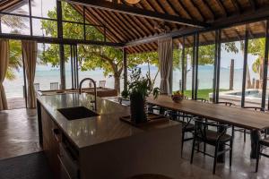 Kalamari Luxury Beach Front Villa