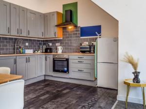 3BR Ensuite Apt - Parking - Ideal for long-Stays