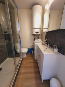 Suite Maya Parking Clim Wifi Centre-ville et Port - ROSSIconciergerie - Linge inclus