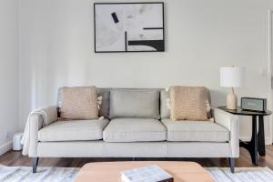 Blueground Santa Clara pool nr Central Park SFO-2047