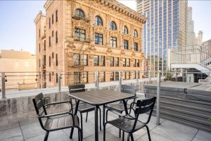 Blueground Historic Core pool nr The Bradbury Building LAX-1208